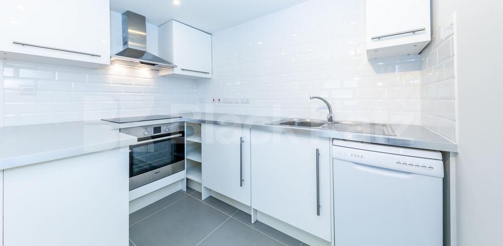 Modern furnished two bed mins to Regents Park and Camden Tube  Parkway, Regents Park